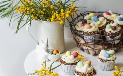 Chocolat avec des petits gâteaux de fromage à la crème