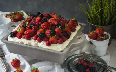 Cardamom, red berries and mascarpone cream cake