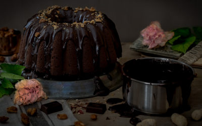 Bundt of chocolate and peanuts with caramelised dried fruits homemade